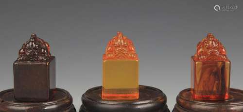 A OPTIMIZE AMBER ANIMAL TOP UNCARVED SEAL
