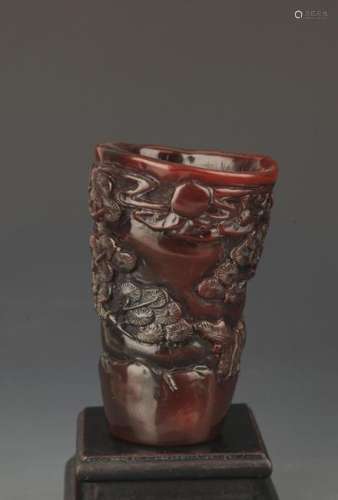 A FINELY CARVED CHINESE CUP