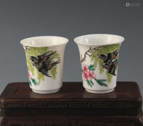 PAIR OF FAMILLE ROSE HORSESHOE SHAPE CUP