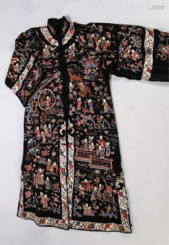 FINELY EMBROIDERED CHINESE SILK COAT