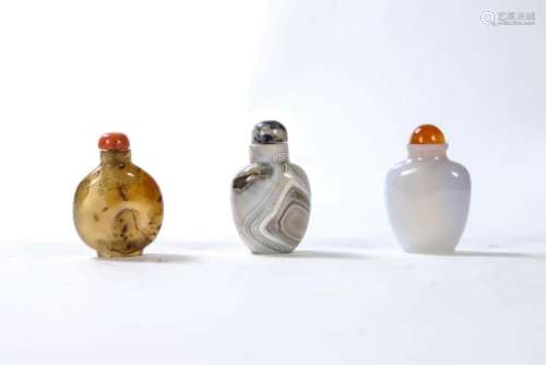 (3) CHINESE AGATE SNUFF BOTTLES