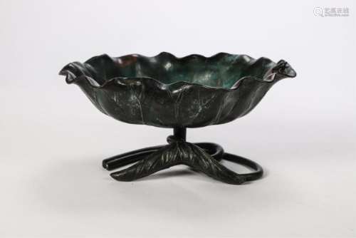 18th (c) CHINESE PATINATED BRONZE LILY PAD