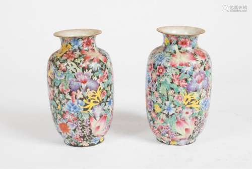 FINE QUALITY PAIR OF CHINESE PORCELAIN VASES