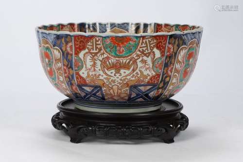 IMARI SCALLOP-RIMMED PUNCH BOWL