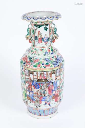 LARGE CHINESE FAMILLE ROSE PORCELAIN VASE