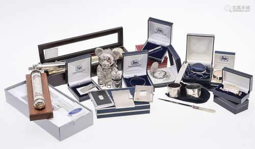 A selection of modern small silver, silver mounted and silver plated items
