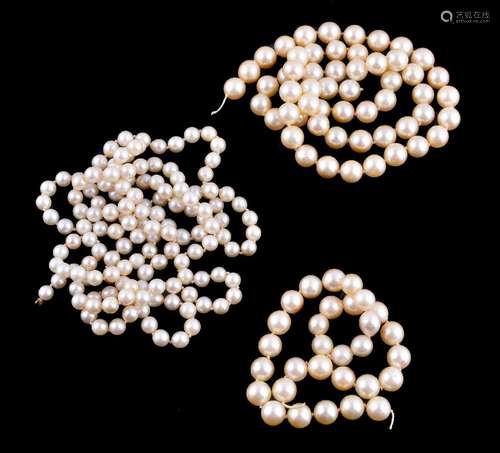 Two cultured pearl necklaces