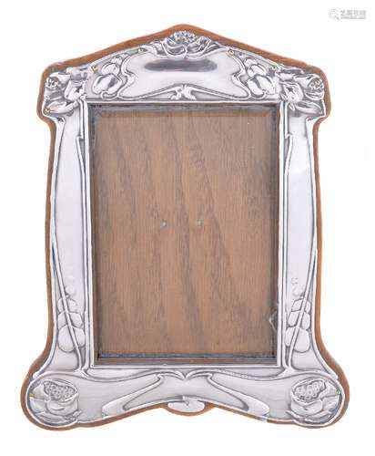 An Art Nouveau silver photograph frame