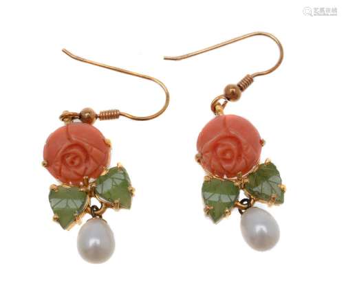 ϒ A pair of coral and nephrite earrings