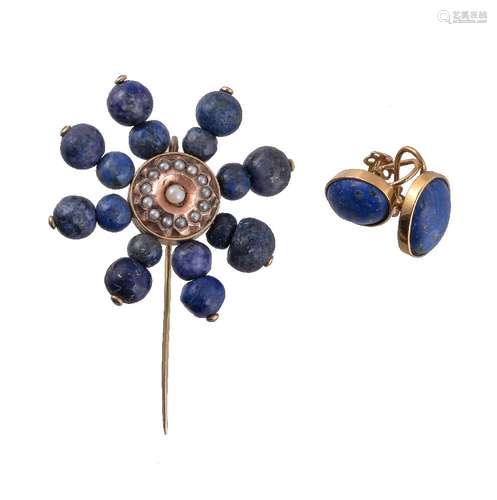 A lapis lazuli brooch