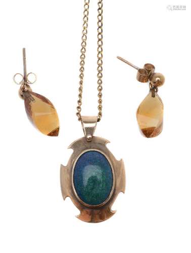 An early 20th century opal pendant