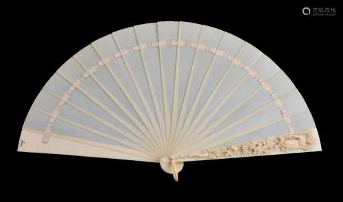 ϒ A European ivory brisé fan