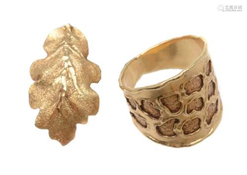 A gold coloured ring