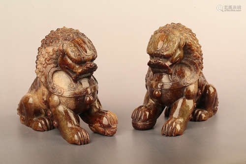 A PAIR OF LION PATTERN HETIAN JADE ORNAMENTS