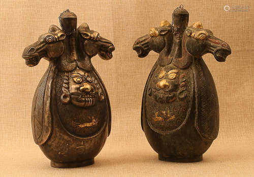 7-9TH CENTURY, A PAIR OF HORSE HEAD DESIGN GILT SILVER POTS, TANG DYNASTY
