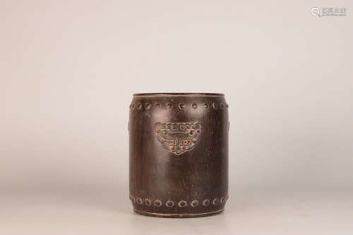 18-19TH CENTURY, A BEAST DESIGN SANDALWOOD BRUSH CONTAINER, LATE QING DYNASTY