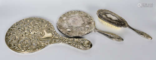 十九世纪 贵族银质刻花梳妆镜刷