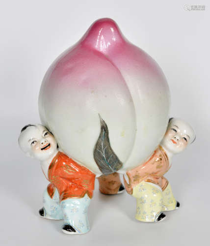 60年代 粉彩童子祝寿瓷塑