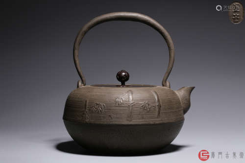昭和时期.带款醇厚包浆精铁铸造竹纹岩肌纹老铁壶