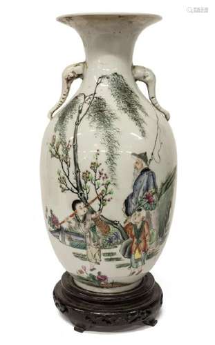 CHINESE FAMILLE ROSE PORCELAIN HANDLED VASE