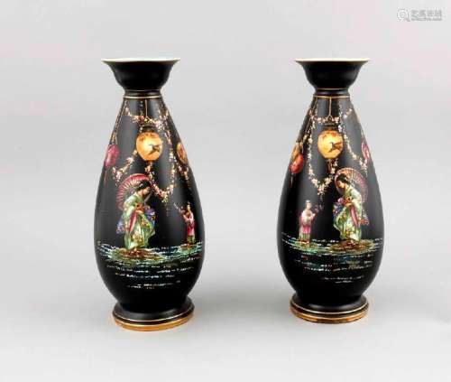 A pair of vases, England, 20th c., japonism decor with