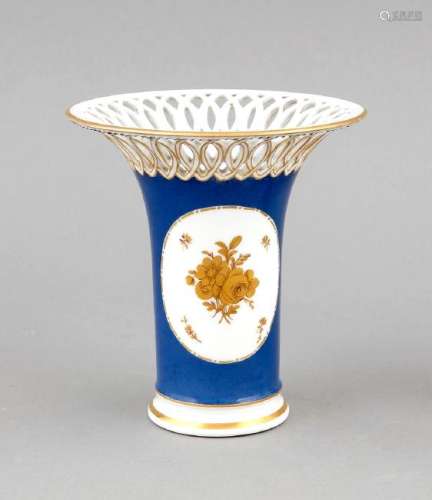 A vase, Nymphenburg, approx. 1920, gold rim, Ø