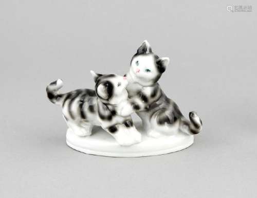 Playing cats, Thuringia, end of 20th c., l. 15 cm