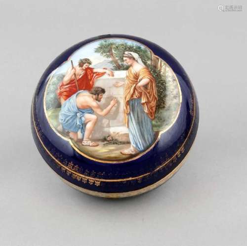 A lidded box, Thuringia, 19th cent., on the lid