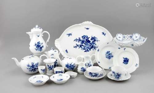 A 58-piece coffee and tea set, Meissen, 20th century,