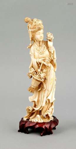 Figurine, ivory, China around 1930, Woman with flower