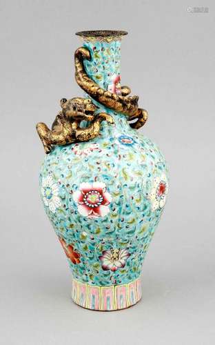 Famille-Rose-Vase, China, 19./20. Jh.?,