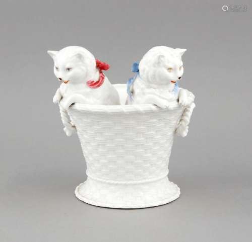 Two little kitten in a basket, England, end 20th c., h.
