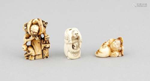 3 Netsuke, Japan, 1. H. 20. Jh., Elfenbein, geschwä