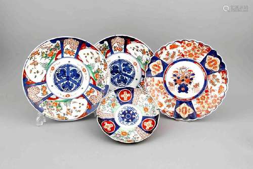 Four Imari plates with floral décor, Japan/China,