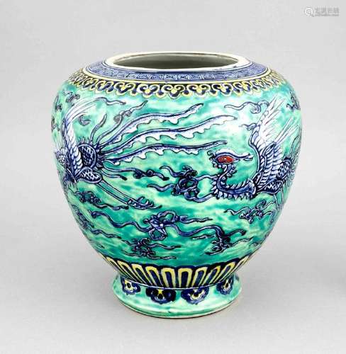 Phönix-Vase, China, 20. Jh., geschulterte Form.