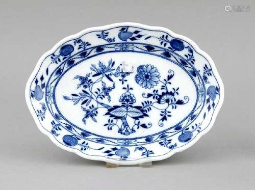 A small oval dish, Meissen, knob swords around 1900,