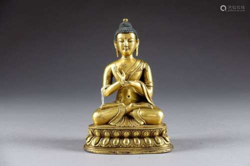Bouddha Shakyamuni. Assis en vajrasana, vêtu de la…