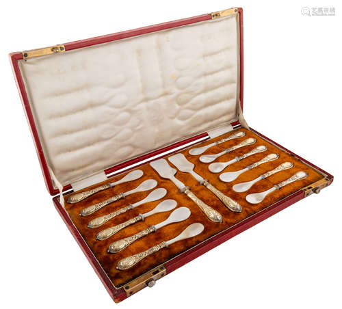 A RUSSIAN 14-PIECE GILT SILVER AND MOTHER OF PEARL CAVIAR SERVING SET, GUSTAV KLINGERT, 1898-1908