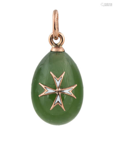 A RUSSIAN GOLD, ENAMEL AND NEPHRITE EGG PENDANT, WORKMASTER AUGUST FREDRIK HOLLMING, 1899-1904