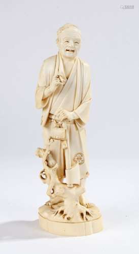 Fine Japanese Meiji period ivory Okimono, the one piece carved figure of a man smoking standing