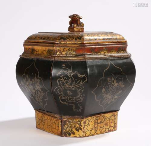 Chinese Tongzhi period lacquer box the lidded octagonal wood box in black and gilt, decorated with