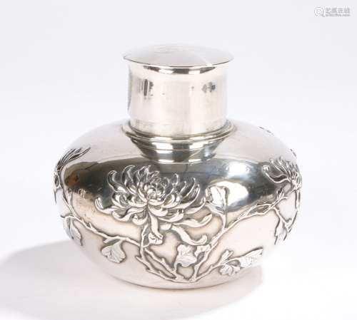 Chinese silver tea canister, maker Luen Wu Shanghai, the slip on cover initialled H, the bulbous