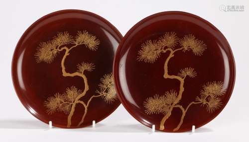Two Japanese Meji period shallow lacquer dishes decorated with pine trees, 17cm diameter (2)