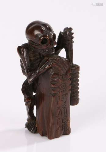 Japanese Meiji period netsuke, the wood netsuke carved as Otsuyu from a ghost play, depicted as a