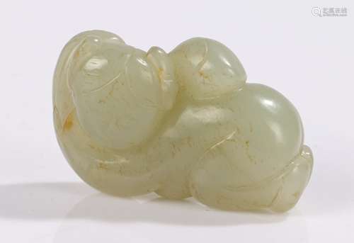 Chinese jade figure, of a female figure crouched over, 4.5cm long