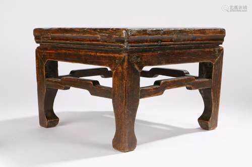 Chinese stand, the square top above an ogee frieze and shaped stretchers united the legs, 31cm x