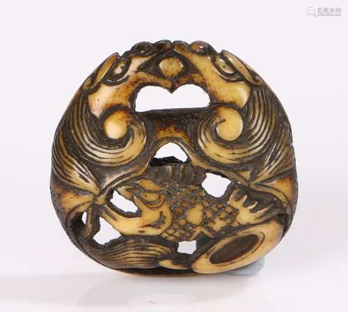 Japanese Edo period netsuke, the stag antler netsuke carved as two dragons confronting each other