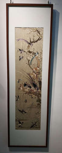 A FLORAL AND BIRD PATTERN EMBROIDERY FRAME