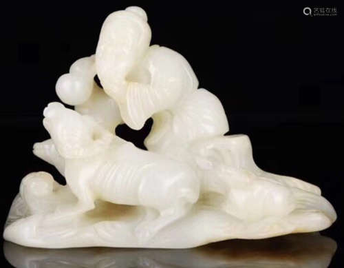 A HETIAN JADE CARVED OLD FIGURE PENDANT