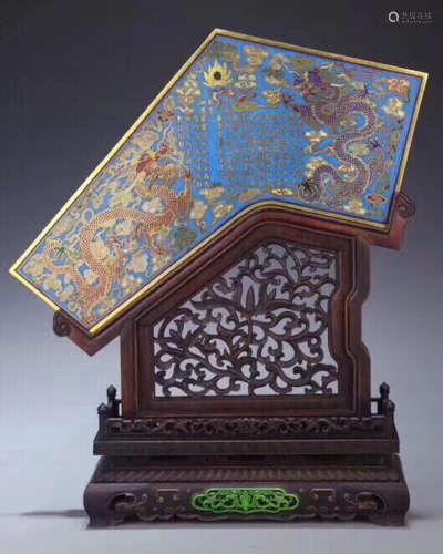 A CLOISONNE DRAGON PATTERN SCREEN WITH WOOD HOLDER